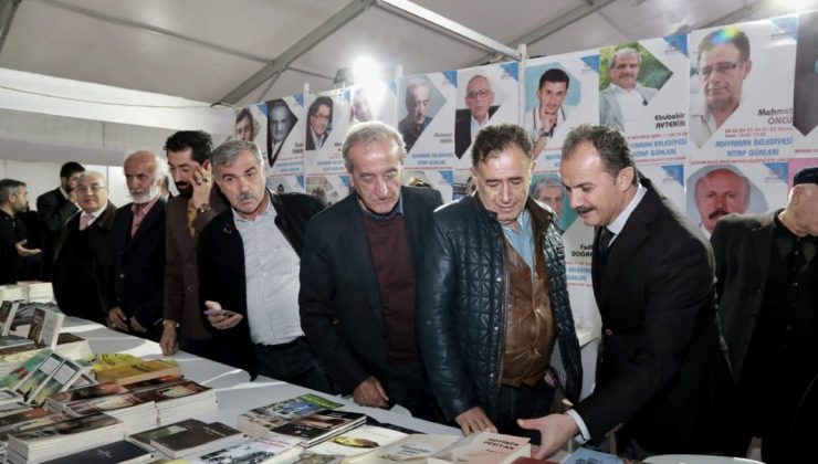 Başkan Kılınç, Yazarlarla Bir Araya Gelip Miniklere Kitap Hediye Etti