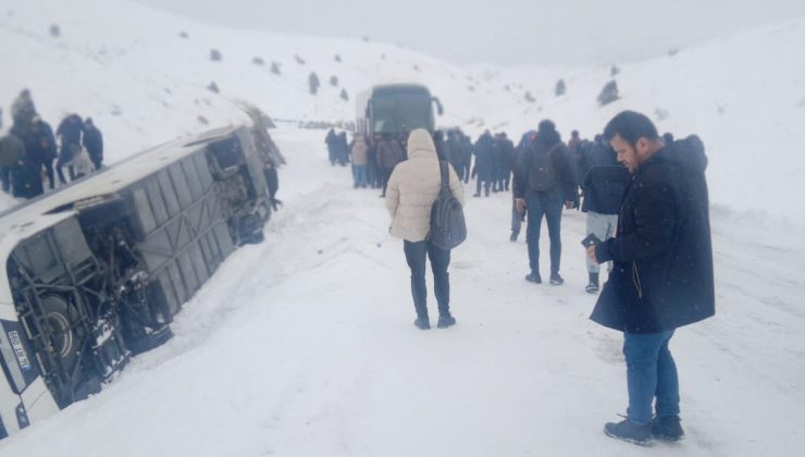 Sivas’ta devrilen yolcu otobüsündeki 11 kişi yaralandı