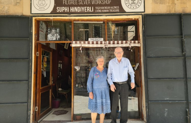 Eşi ile birlikte 70 yıldır telkariye hayat veriyorlar