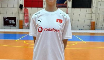 Genç voleybolcu Minel Nefin Milli takım kampına davet edildi