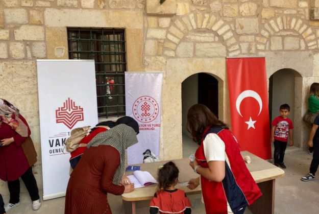 Vakıflar bayram için çocuklara hediye kartı verdi