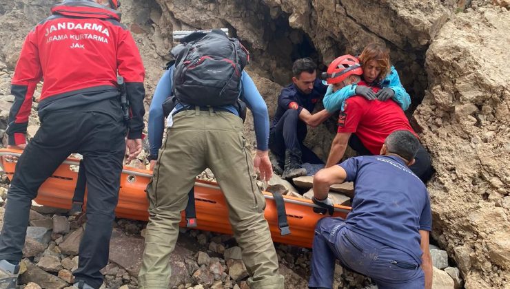 Erciyes Dağı’nda mahsur kalan dağcılar kurtarıldı