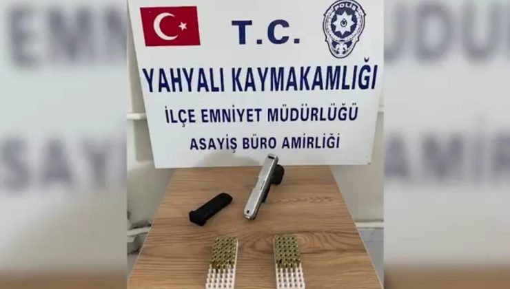 Durumundan şüphelenilerek durdurulan sürücüden ruhsatsız tabanca çıktı