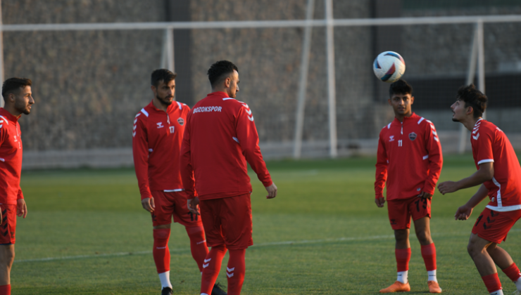 Erciyes’in Muhteşem Atmosferinde Sabah, Akşam Kamp Yapıyorlar