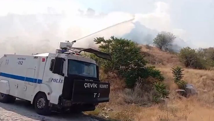 Polis ekiplerinden çıkan ot yangınına TOMA ile müdahale