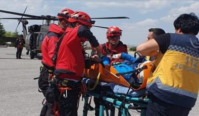 Aladağlar’da mahsur kalan turist kurtarıldı