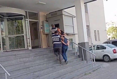 Kasten öldürme suçundan aranan 2 firari yakalandı