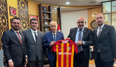 Kayserispor Başkanı Ali Çamlı ve yönetim kurulu üyelerinden MHP lideri Devlet Bahçeli’ye ziyaret