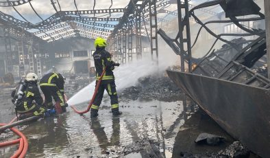 Sünger fabrikasında çıkan yangın söndürüldü