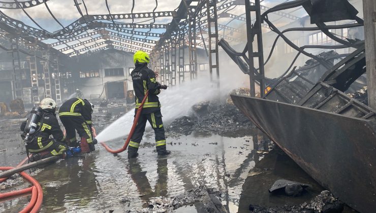 Sünger fabrikasında çıkan yangın söndürüldü