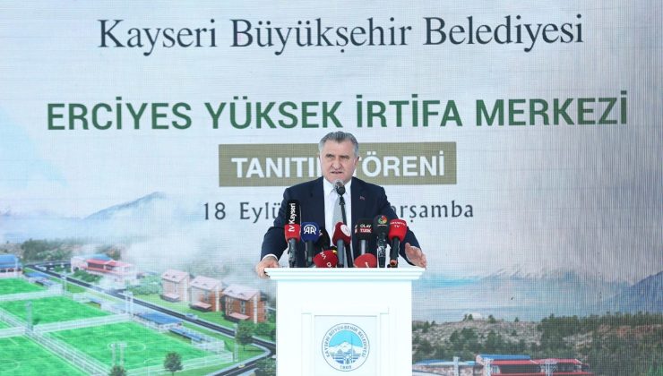 Bakan Bak, Büyükkılıç’ı yıldızlaştırdı