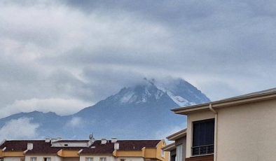 Erciyes’e sezonun ilk karı düştü