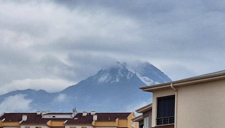 Erciyes’e sezonun ilk karı düştü