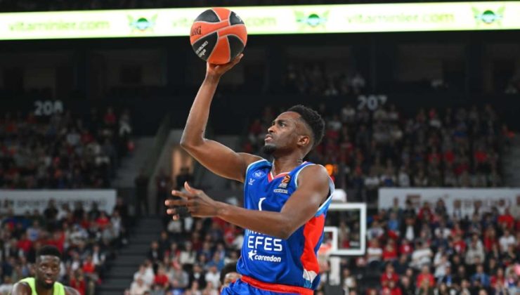 Efes, Euroleague’de Barcelona’ya mağlup oldu