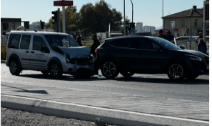 KAYSERİ’DE 2 OTOMOBİL ÇARPIŞTI