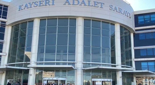 İki kardeşin bankacıyı tehdit ve darp ettikleri gerekçesiyle açılan dava ertelendi