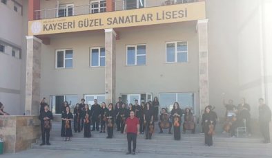 Kayseri Güzel Sanatlar Lisesi’nde İstiklâl Marşı coşkusu