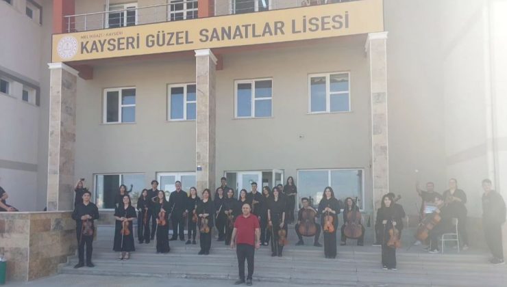 Kayseri Güzel Sanatlar Lisesi’nde İstiklâl Marşı coşkusu