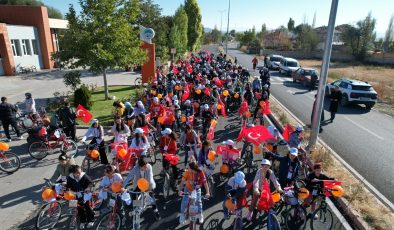 ‘Cumhuriyet Bayramı’ bisiklet şenliği ile 4 kilometrelik pedal çevrildi